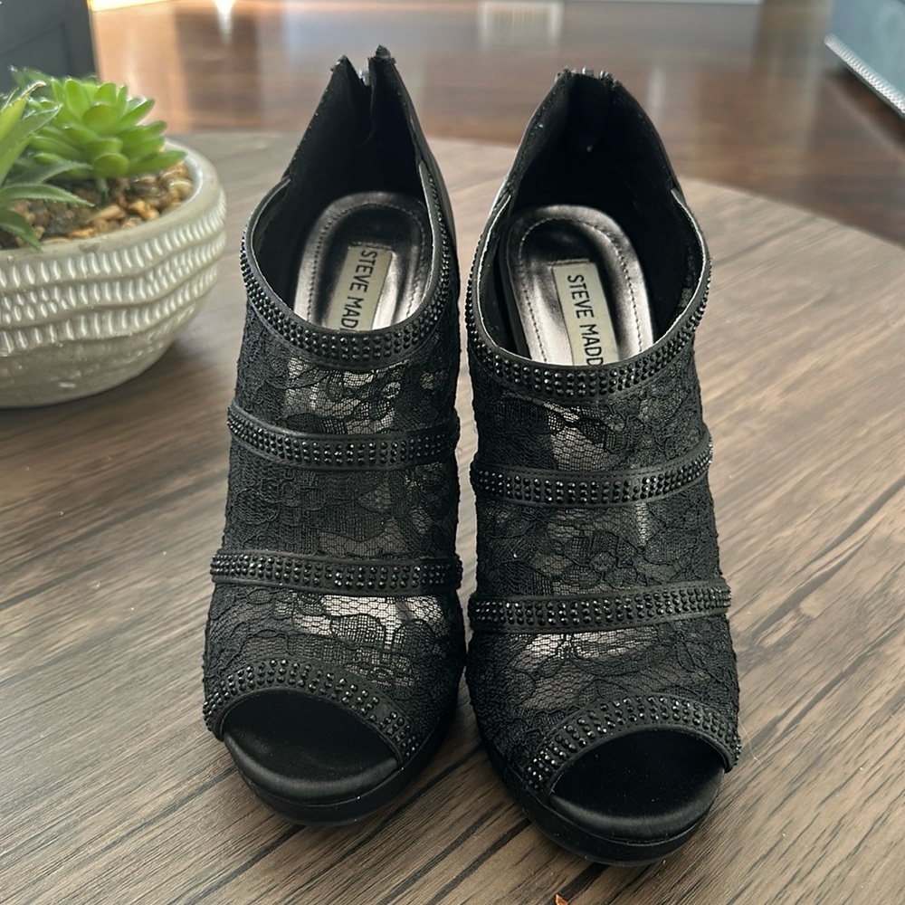 Black Steve Madden peep toes heels